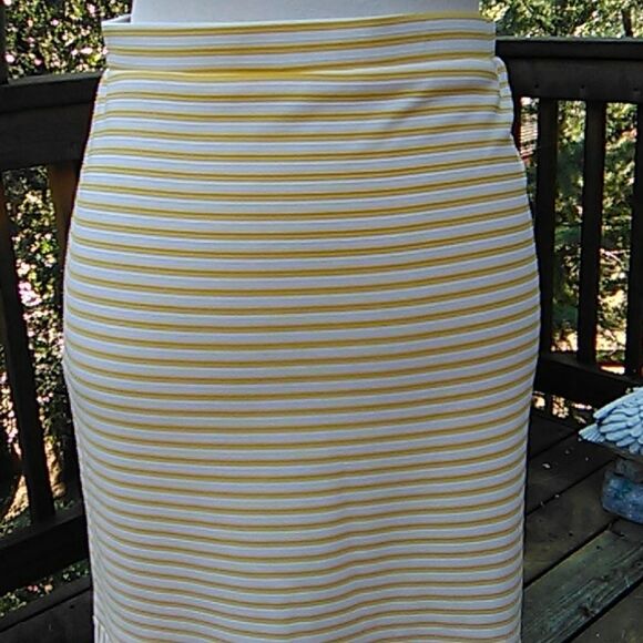 NWT De Collection Flippy Skirt - Picture 2 of 10